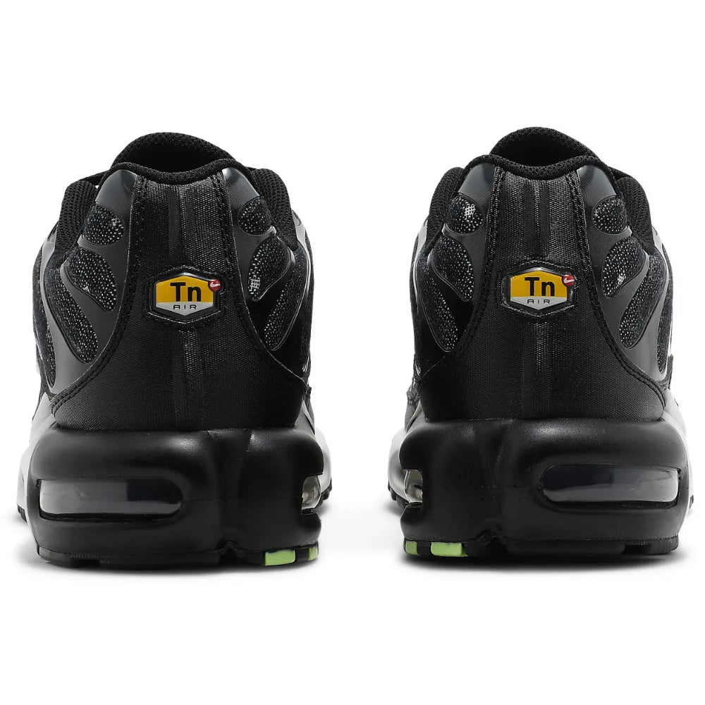 Nike Air Max Plus SE “Black Chrome”