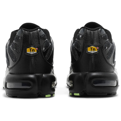 Nike Air Max Plus SE “Black Chrome”